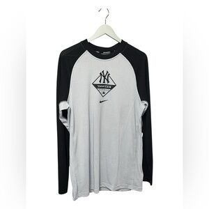 Nike Dri-FIT New York Yankees Long-Sleeve Shirt – Size Large